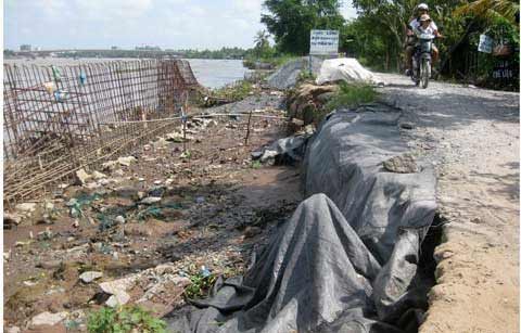 Thi công ì ạch, hà bá "nuốt" đường - 8