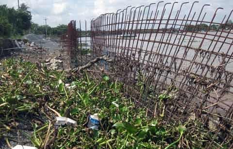 Thi công ì ạch, hà bá "nuốt" đường - 10