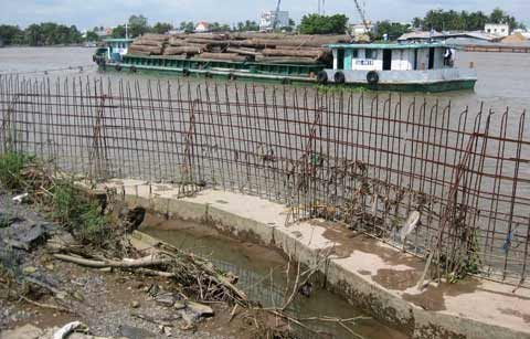 Thi công ì ạch, hà bá "nuốt" đường - 9