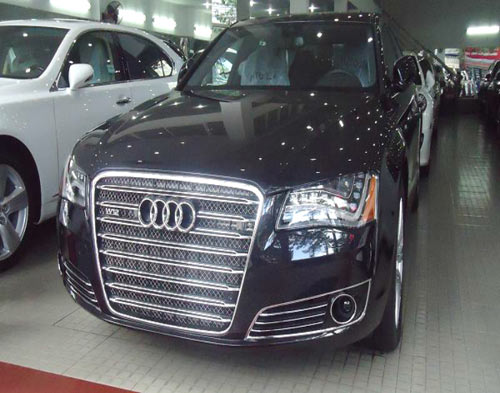 Audi A8L W12 bất ngờ lộ diện ở Sài Gòn - 2