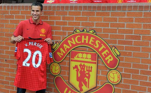 Fan Arsenal, MU "phát sốt" vì Van Persie - 2