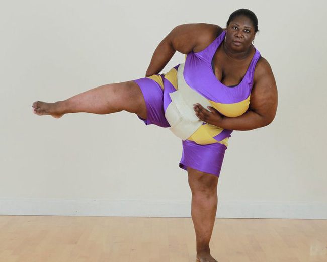 Sharran Alexander sống ở London, nước Anh. Nữ võ sĩ Sumo này nặng 203.21kg.