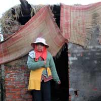 Tin tức trong ngày - Dân nghèo bỗng dưng gánh nợ “khủng"