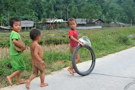 Tiếng ru buồn ở làng vô địch... đẻ - 3