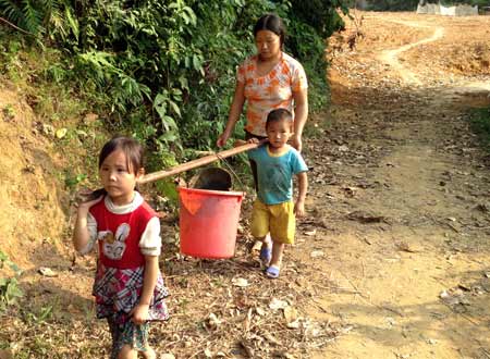 Tiếng ru buồn ở làng vô địch... đẻ - 4