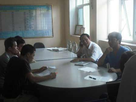 Bé gái 10 tháng tuổi chết, người nhà quây BV - 2