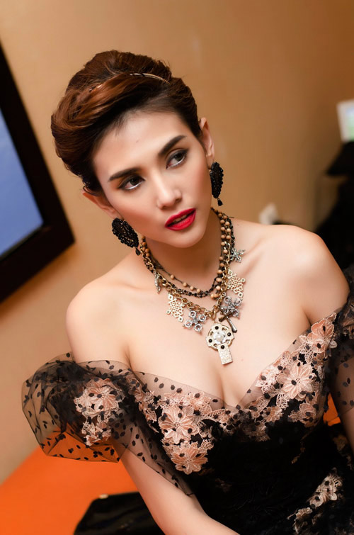 Các "nàng hậu" cũng dính "bão sexy" - 6