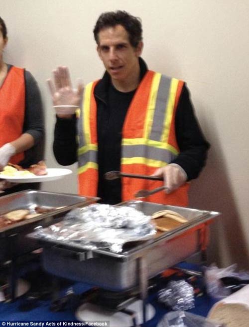 Mỹ: Cảm động tình người sau siêu bão Sandy - 8