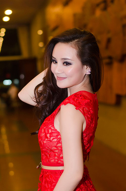 Vy Oanh gợi cảm, nóng bỏng - 8