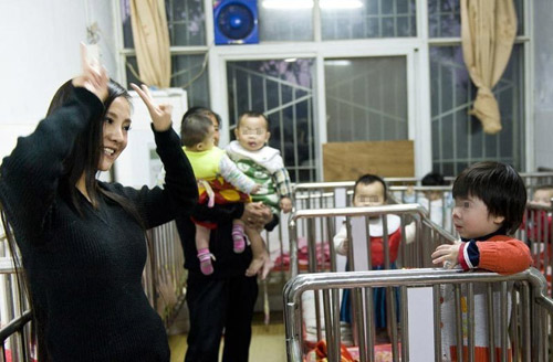 Gan Lulu kín đáo đi từ thiện - 5