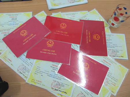 Bóc gỡ đường dây làm giả văn bằng, chứng chỉ - 2