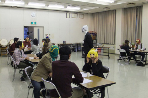 Đeo mặt nạ đi... hẹn hò - 6