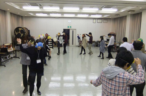 Đeo mặt nạ đi... hẹn hò - 8