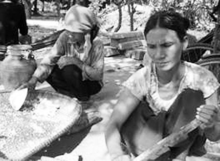 Rùng mình phá thai như thời trung cổ - 1