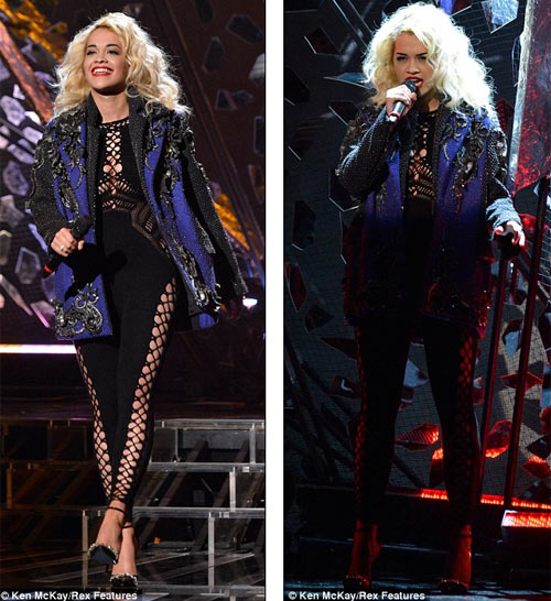 Bộ catsuit gây tò mò của nữ ca sĩ Anh - 1