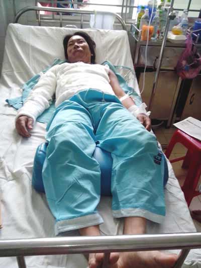 Truy nóng thủ phạm ném “bom xăng” - 2