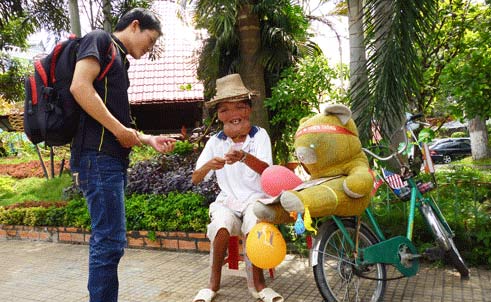 Chàng trai dị dạng vượt lên số phận - 1