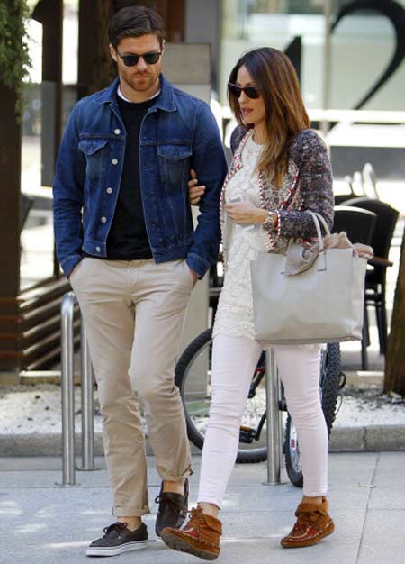 Xabi Alonso như tài tử điện ảnh dạo phố - 3