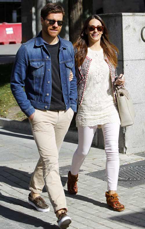 Xabi Alonso như tài tử điện ảnh dạo phố - 1