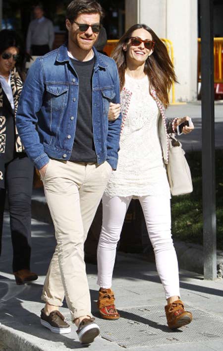 Xabi Alonso như tài tử điện ảnh dạo phố - 2