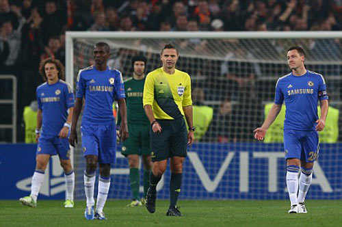 Chelsea gặp khó: Chờ bản lĩnh Di Matteo - 2