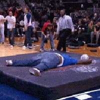 Thể thao - Video thể thao: Pha úp rổ chết cười