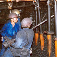 Thị trường - Tiêu dùng - Ngành than 'đói' vốn, công nhân đói ăn