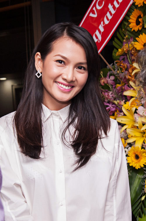 Uyên Linh nhí nhảnh khoe đường cong - 9