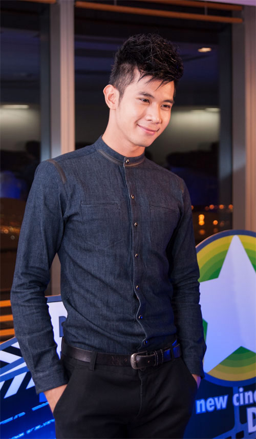 Uyên Linh nhí nhảnh khoe đường cong - 11