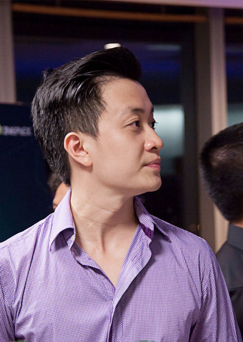 Uyên Linh nhí nhảnh khoe đường cong - 12