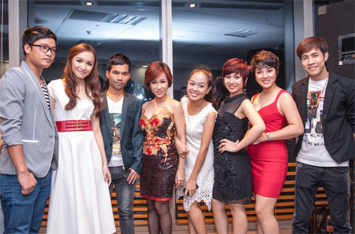 Uyên Linh nhí nhảnh khoe đường cong - 7