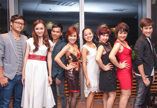 Uyên Linh nhí nhảnh khoe đường cong - 2