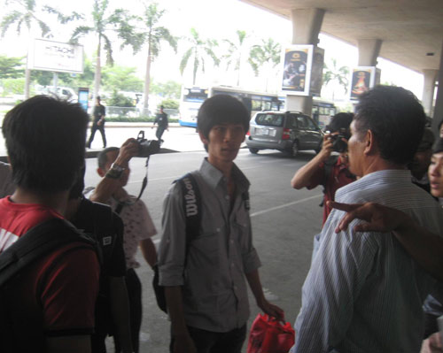 Thêm 8 thủy thủ tàu Saigon Queen về đến TPHCM - 3