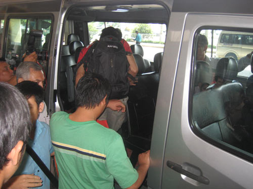 Thêm 8 thủy thủ tàu Saigon Queen về đến TPHCM - 5