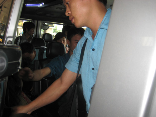 Thêm 8 thủy thủ tàu Saigon Queen về đến TPHCM - 6