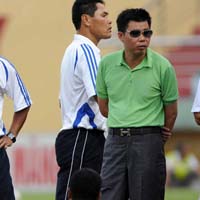Bóng đá - Bầu Trường tức giận giải tán đội V.NB