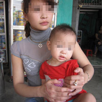 Pháp luật - Đánh ghen nhầm: Cắt gân mẹ, xịt cay con