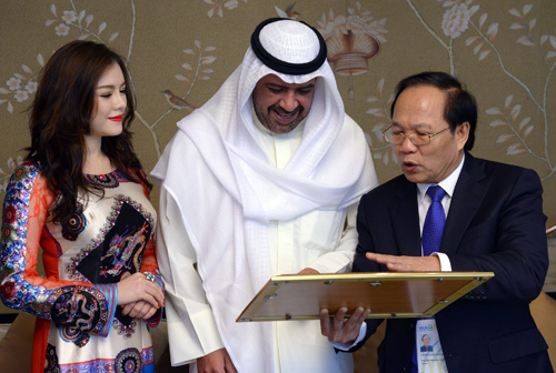 Nhã Kỳ ghi điểm với quan chức châu Á - 10