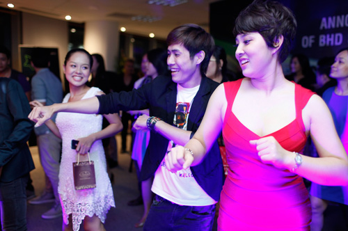 Hương Giang lại dẫn đầu dù hát dở - 2