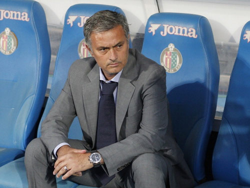 Bệnh viện Bernabeu: Tính sao đây Mou? - 2