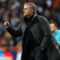 Bóng đá - Bệnh viện Bernabeu: Tính sao đây Mou?