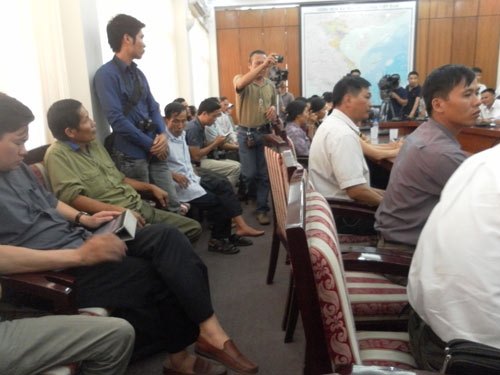 GS Đặng Hùng Võ nhận thiếu sót trước dân Văn Giang - 2