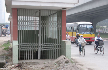 HN: Hầm đi bộ bất ngờ bị khóa trái - 7