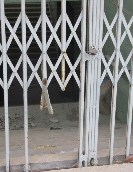 HN: Hầm đi bộ bất ngờ bị khóa trái - 8