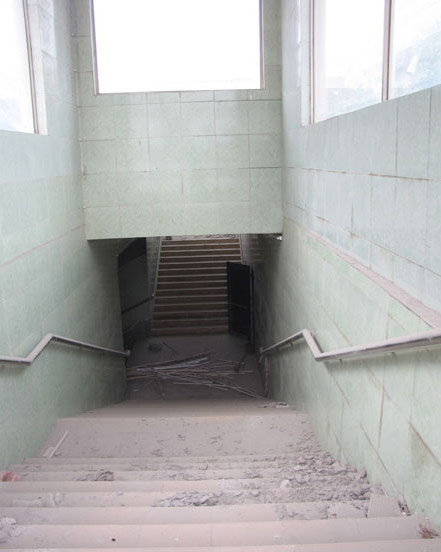 HN: Hầm đi bộ bất ngờ bị khóa trái - 9