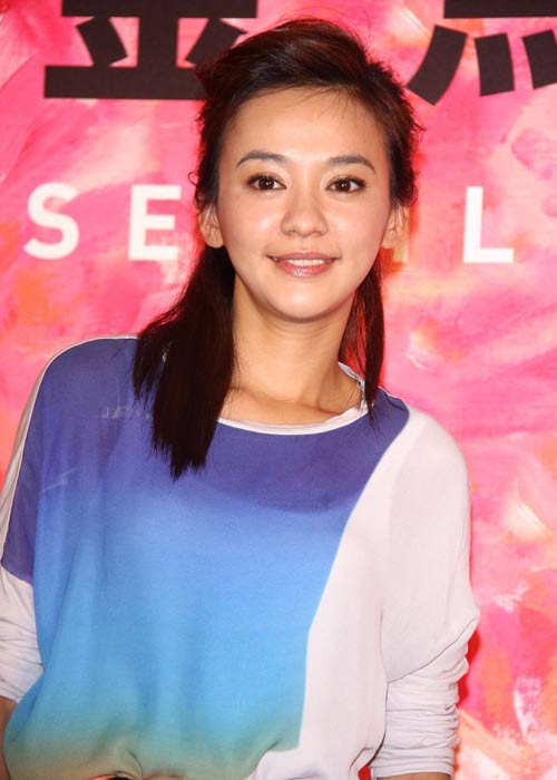 Sao Hồng Kông nửa kín nửa hở - 4