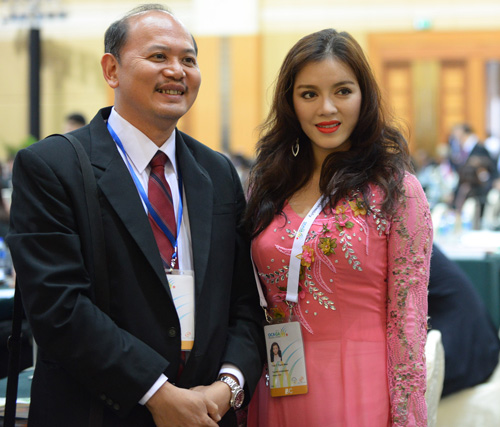 Nhã Kỳ nổi bật tại Macau - 12