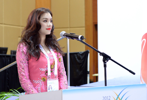 Nhã Kỳ nổi bật tại Macau - 7