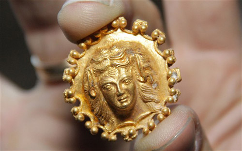 Bulgaria: Phát hiện kho vàng 2.400 năm tuổi - 1