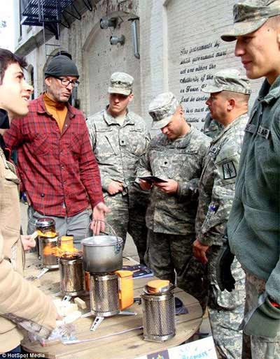 Bếp củi có thể sạc pin điện thoại - 4